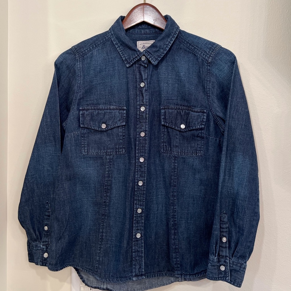 GH Bass Women’s Denim snap button casual button shirt with pockets